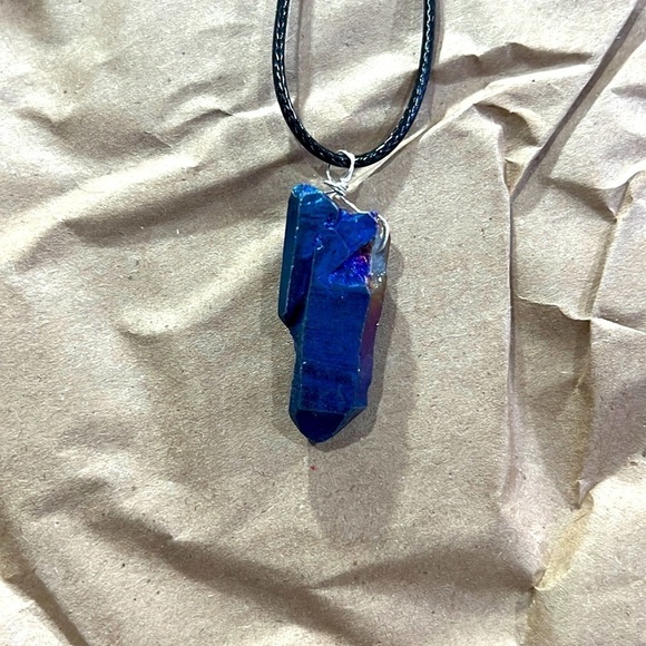 Angel Aura Quartz Pendant Necklace with Activated REIKI Energy - Picture 5 of 7
